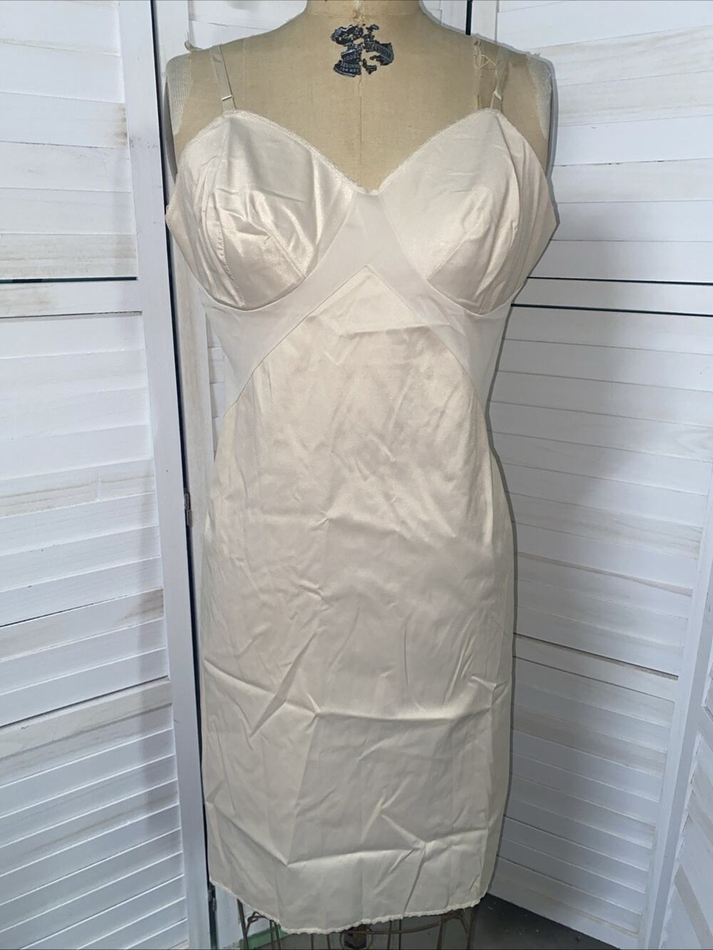 VTG Vanity Fair Nude FULL SLIP Tricot Nylon Lace Trim Sz 38 Made In USA
